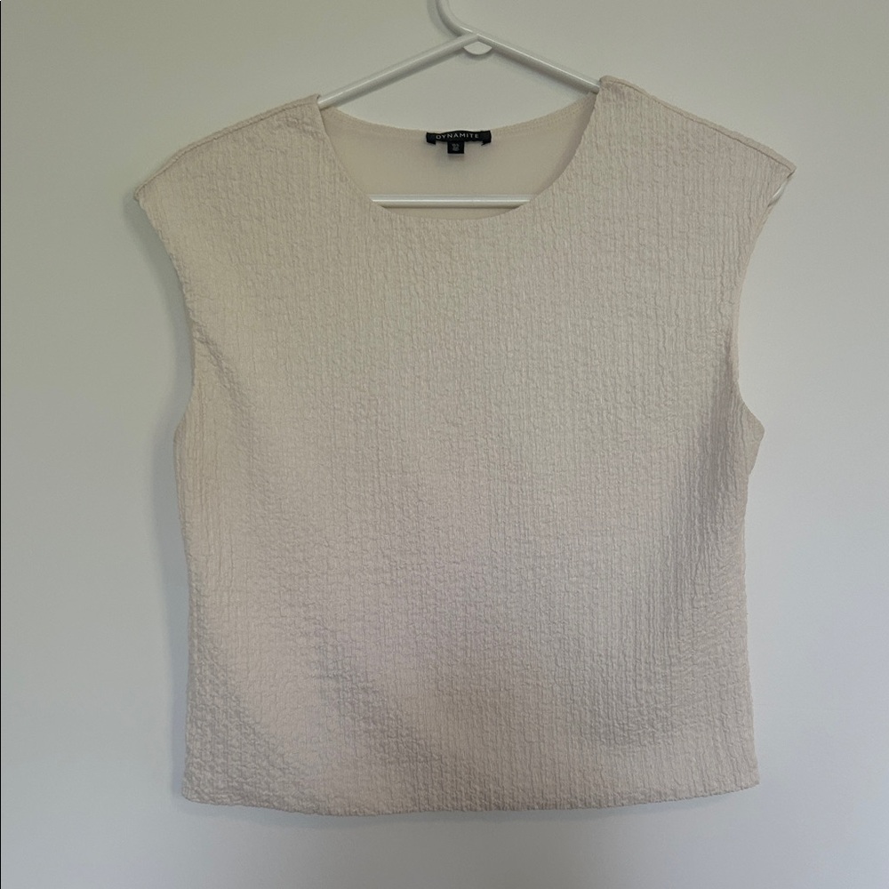 Dynamite Elegant Cream Sleeveless Top